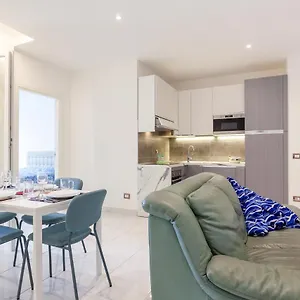 Seaside Flat With Swimming Pool And Private Parking Apartment